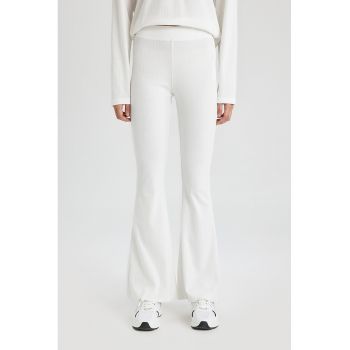 Pantaloni de trening evazati