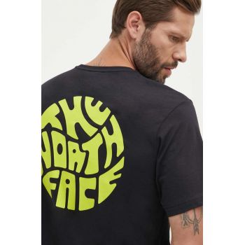 The North Face tricou din bumbac barbati, culoarea negru, cu imprimeu, NF0A8799JK31