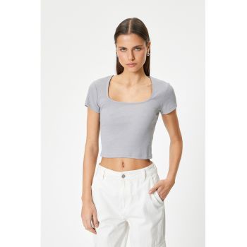 Tricou crop cu decupaj pe partea din spate