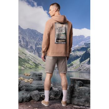 Medicine bluza barbati, culoarea bej, cu glugă, cu imprimeu