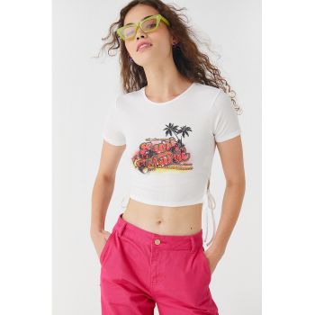 Tricou crop cu imprimeu grafic