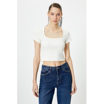 Tricou crop cu decupaj pe partea din spate