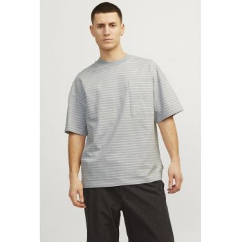 Tricou cu decolteu la baza gatului si dungi