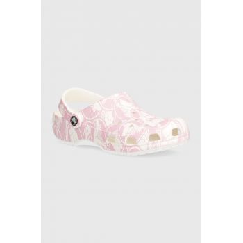 Crocs papuci Classic Duke Print Clog femei, culoarea roz, 210003
