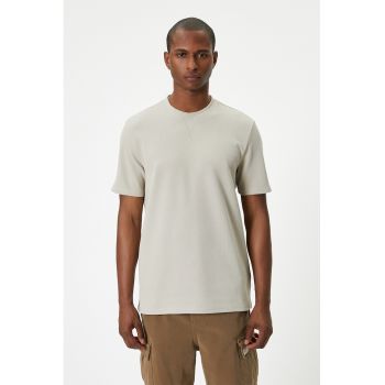 Tricou texturat cu decolteu la baza gatului