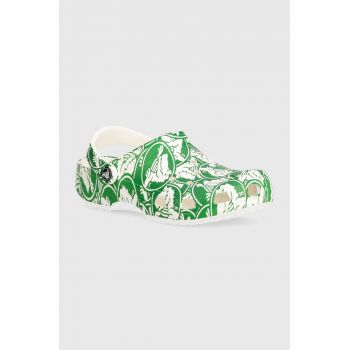 Crocs papuci Classic Duke Print Clog femei, culoarea verde, 210003
