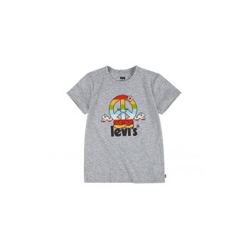 Tricou cu decolteu la baza gatului