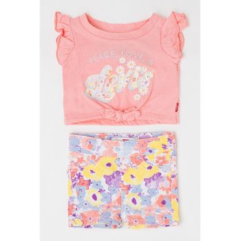 Set de tricou cu imprimeu si blugi scurti