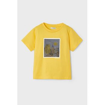 Tricou cu decolteu la baza gatului si imprimeu lenticular