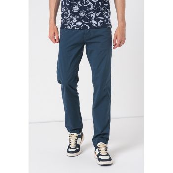 Pantaloni conici