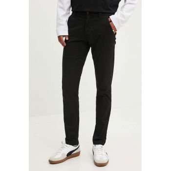 Tommy Jeans pantaloni barbati, culoarea albastru marin, mulata