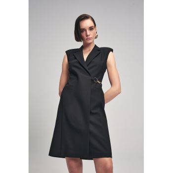 Rochie mini petrecuta cu umeri intariti