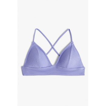 Sutien de baie cu cupe triunghiulare si aspect texturat