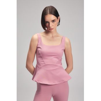Top cu peplum cu deciolteu rotunjit