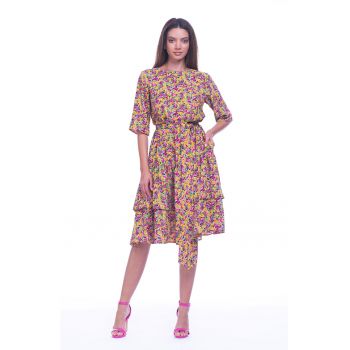 Rochie evazata cu model floral si cordon in talie