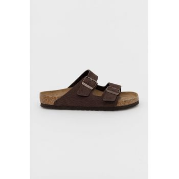 Birkenstock papuci din nubuc Arizona culoarea maro