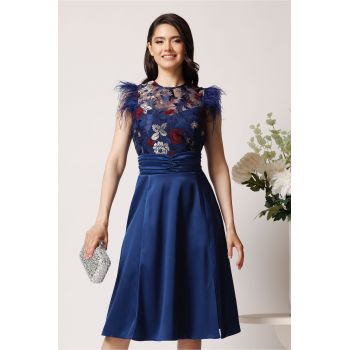 Rochie DY Fashion din satin albastra cu broderie la bust si pene la umeri