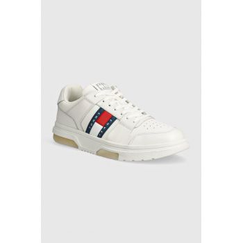 Tommy Jeans sneakers din piele THE BROOKLYN LEATHER culoarea alb, EM0EM01429