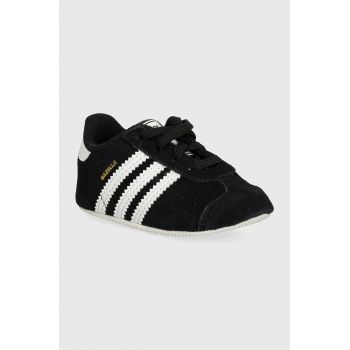 adidas Originals pantofi din piele intoarsa pentru bebe GAZELLE CRIB culoarea negru, JI2046
