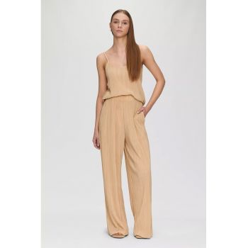 Pantaloni cu pliuri si croiala ampla