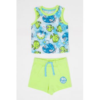 Set de pantaloni scurti cu buzunar kangaroo si top cu model