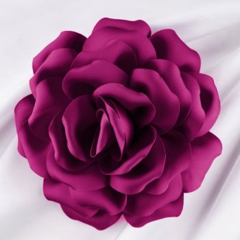 Brosa floare mov zmeura satinata cu diametru de 15 cm, cu clips pentru par