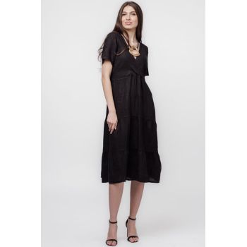 Rochie neagra din in cu volane si bust petrecut