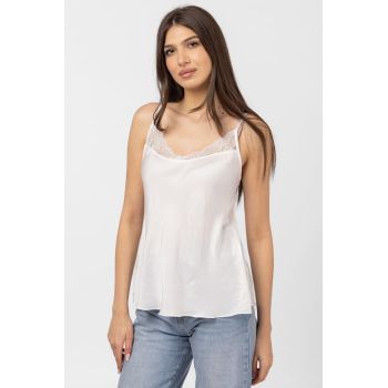Bluza alba tip maiou din satin, tivita cu dantela pe decolteu