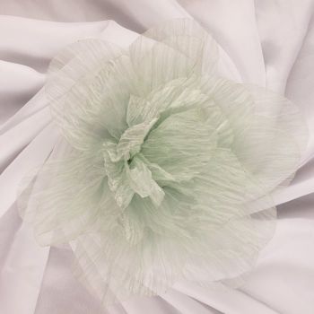 Brosa floare din organza creponata cu diametru de 20 cm, cu clips pentru par, verde deschis
