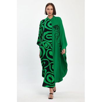 Rochie neagra, oversize, cu imprimeu si broderie verzi, din vascoza