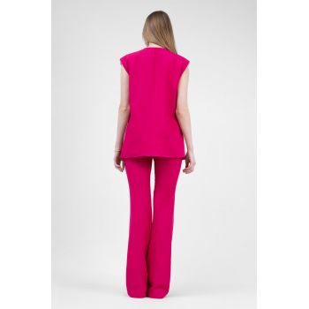 Costum fuchsia cu vesta oversized si pantaloni evazati