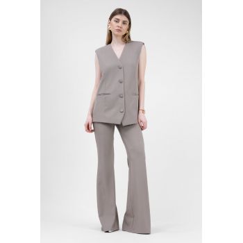 Vesta oversized bej cu nasturi