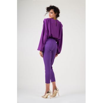 Pantaloni slim fit cu riz mov intens