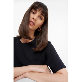 Tricou cu decolteu la baza gatului