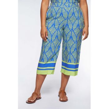 Pantaloni trei sferturi cu model geometric