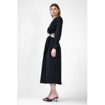 Rochie midi neagra cu decupaj in zona taliei