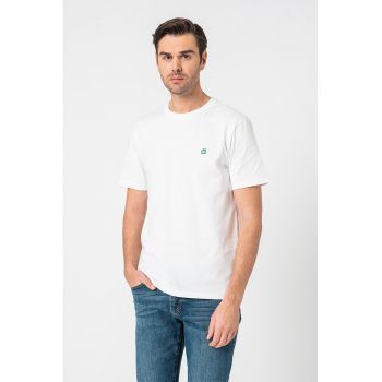Tricou regular fit cu decolteu la baza gatului