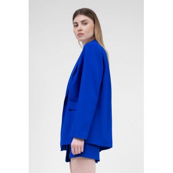 Costum albastru electric cu sacou regular cu buzunar dublu si fusta pantalon