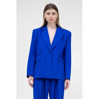 Costum albastru electric cu sacou regular cu buzunar dublu si pantaloni ultra wide leg