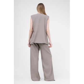 Costum bej cu vesta oversized si pantaloni ultra Wide Leg