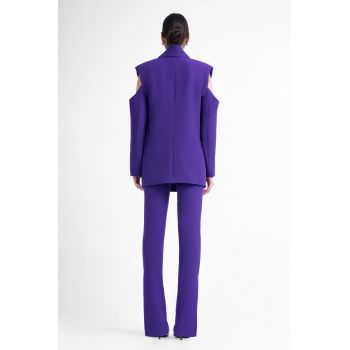 Costum mov intens cu sacou cu decupaje si pantaloni cu slit