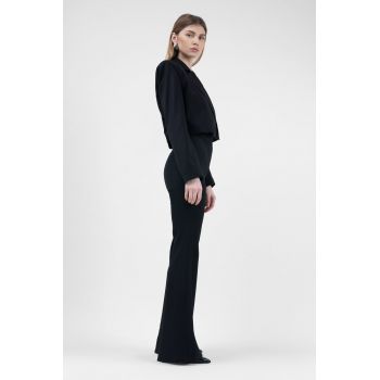 Costum negru cu sacou cropped si pantaloni evazati