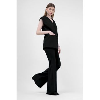 Costum negru cu vesta oversized si pantaloni evazati