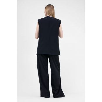 Costum negru cu vesta oversized si pantaloni ultra wide leg