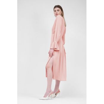 Rochie midi corai cu pliuri si umeri proeminenti