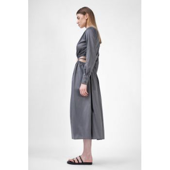 Rochie midi gri cu decupaj in zona taliei