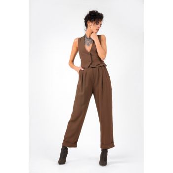 Costum maro cu vesta si pantalon cropped