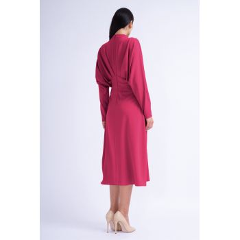 Rochie midi fuchsia cu bust drapat si nasturi