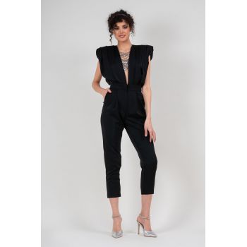 Salopeta neagra cu bust drapat si pantalon conic