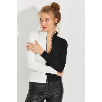 Bluza cu fermoar si model in doua tonuri